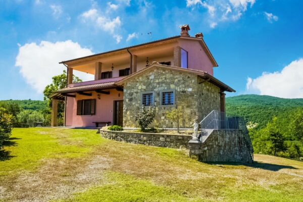 Exotische Villa in Pieve San Giovanni mit Swimmingpool