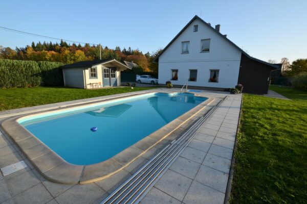 Geraumige Villa mit Schwimmbad in Nemojov, Bohmen