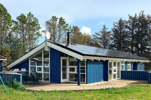 Geraumiges Ferienhaus in Albaek mit Schwimmbad & Sauna