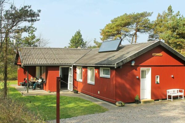 Luxurioses Ferienhaus in Blavand mit Terrasse